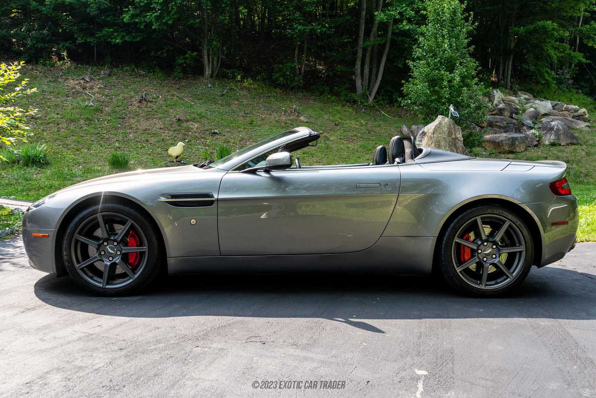 1/18 Aston Martin Vantage カーボンファイバー製ルーフ ミニカー